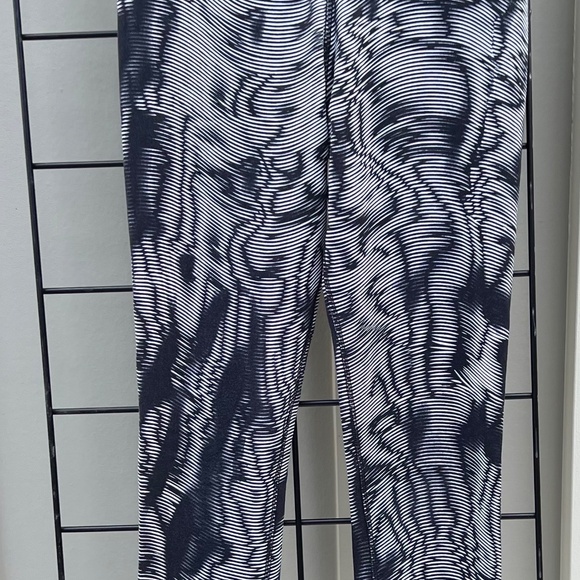 Women's Nike Dry-Fit Leggings- XS - Picture 4 of 13
